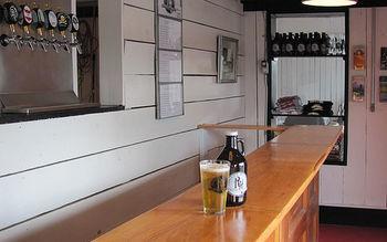Rogues Harbor Inn Lansing Εξωτερικό φωτογραφία
