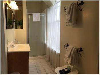 Rogues Harbor Inn Lansing Εξωτερικό φωτογραφία