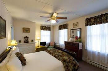Rogues Harbor Inn Lansing Εξωτερικό φωτογραφία