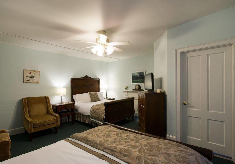 Rogues Harbor Inn Lansing Εξωτερικό φωτογραφία