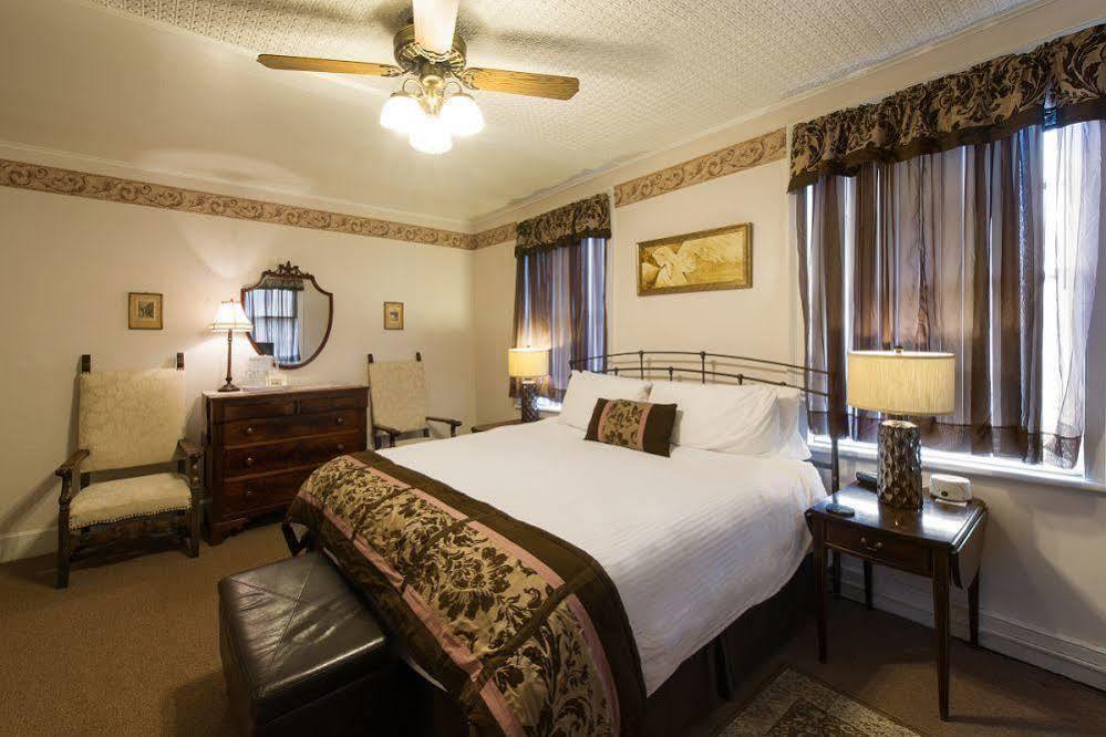 Rogues Harbor Inn Lansing Εξωτερικό φωτογραφία