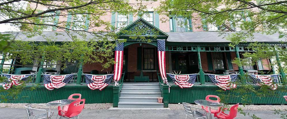 Rogues Harbor Inn Lansing Εξωτερικό φωτογραφία